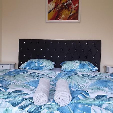 Apartament Estera Lägenhet Oradea Exteriör bild