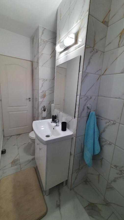 Apartament Estera Lägenhet Oradea Exteriör bild