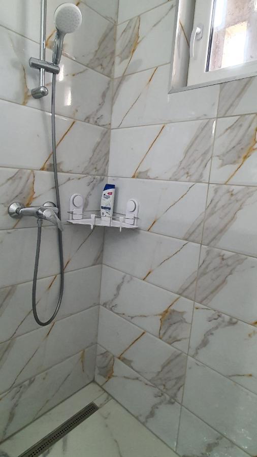 Apartament Estera Lägenhet Oradea Exteriör bild