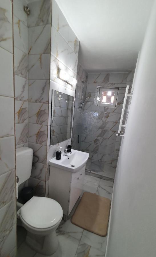 Apartament Estera Lägenhet Oradea Exteriör bild