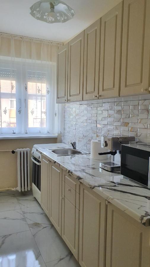 Apartament Estera Lägenhet Oradea Exteriör bild